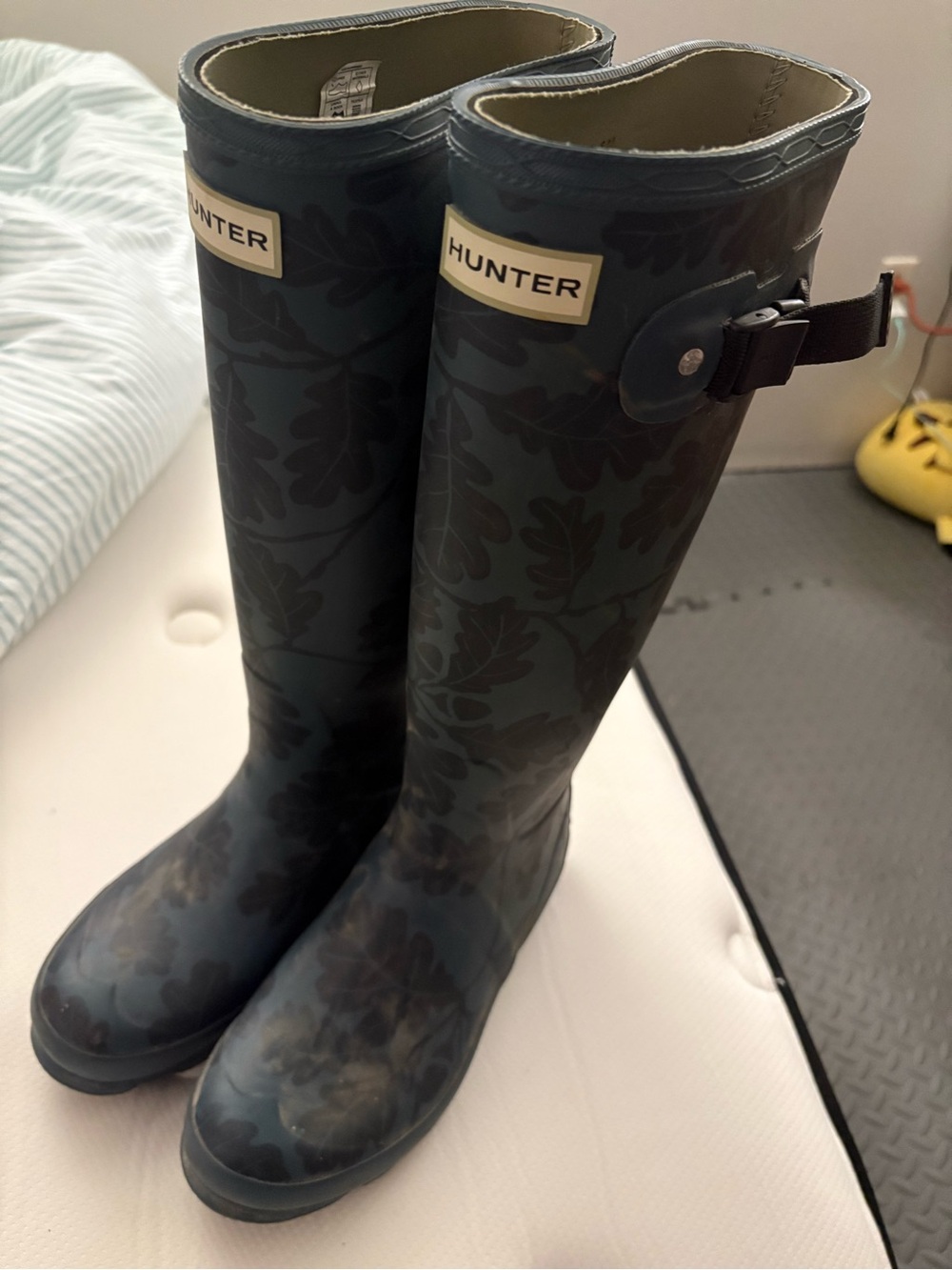 Hunter Rain Boots Tall Women’s 7 Navy